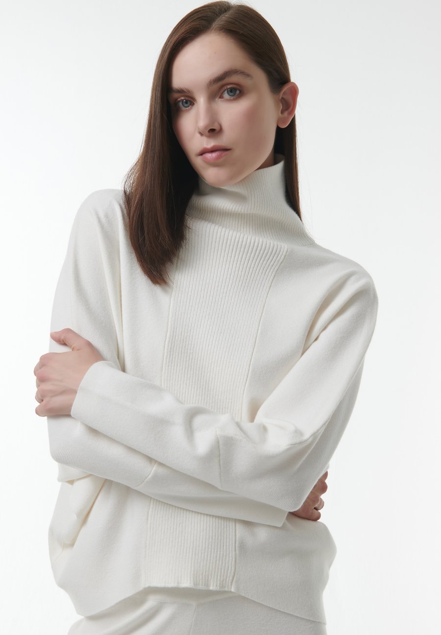 Джемпер Leem INSET, White
Джемпер Leem INSET, White
