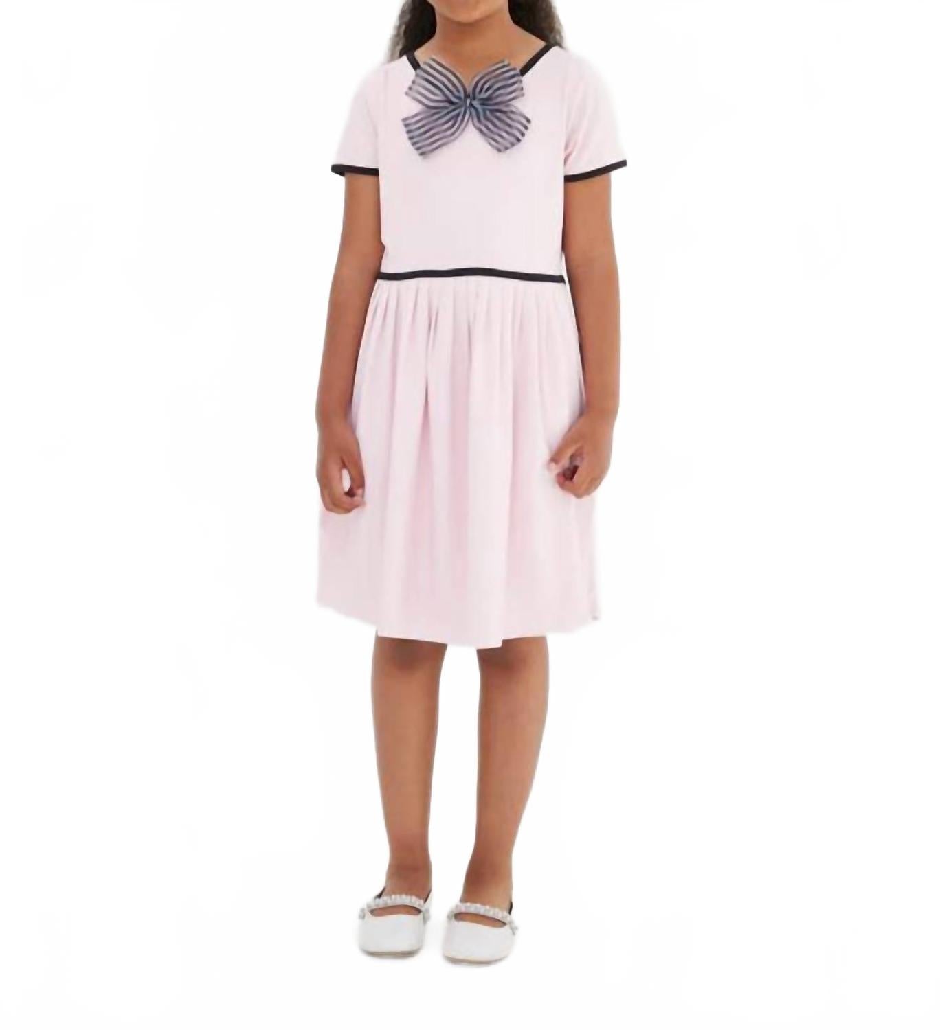 Розовое платье с асимметричным вырезом Sasha+Z
Розовое платье с асимметричным вырезом Sasha+Z