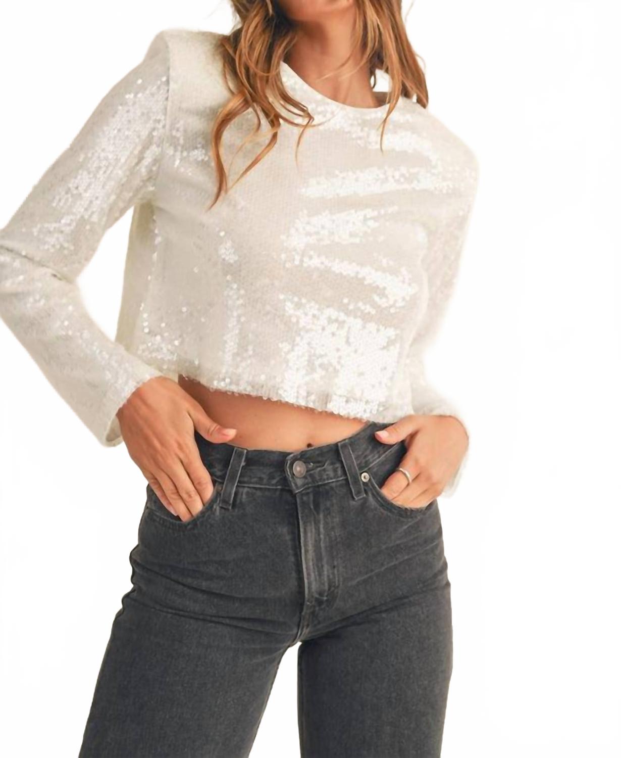 Женский укороченный топ с плечевыми подплечниками в белом цвете с пайетками MABLE
Женский укороченный топ с плечевыми подплечниками в белом цвете с пайетками MABLE