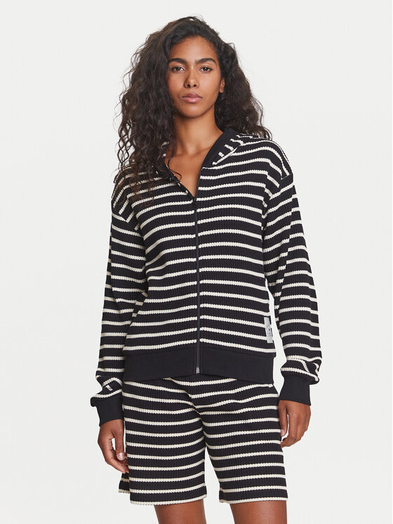 Толстовка обычного кроя EW000384 AF10886 FC061 Emporio Armani Underwear, черный
Толстовка обычного кроя EW000384 AF10886 FC061 Emporio Armani Underwear, черный