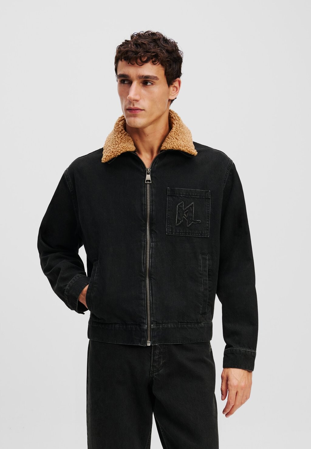 Джинсовая куртка MONOGRAM KARL LAGERFELD, серый деним
Джинсовая куртка MONOGRAM KARL LAGERFELD, серый деним