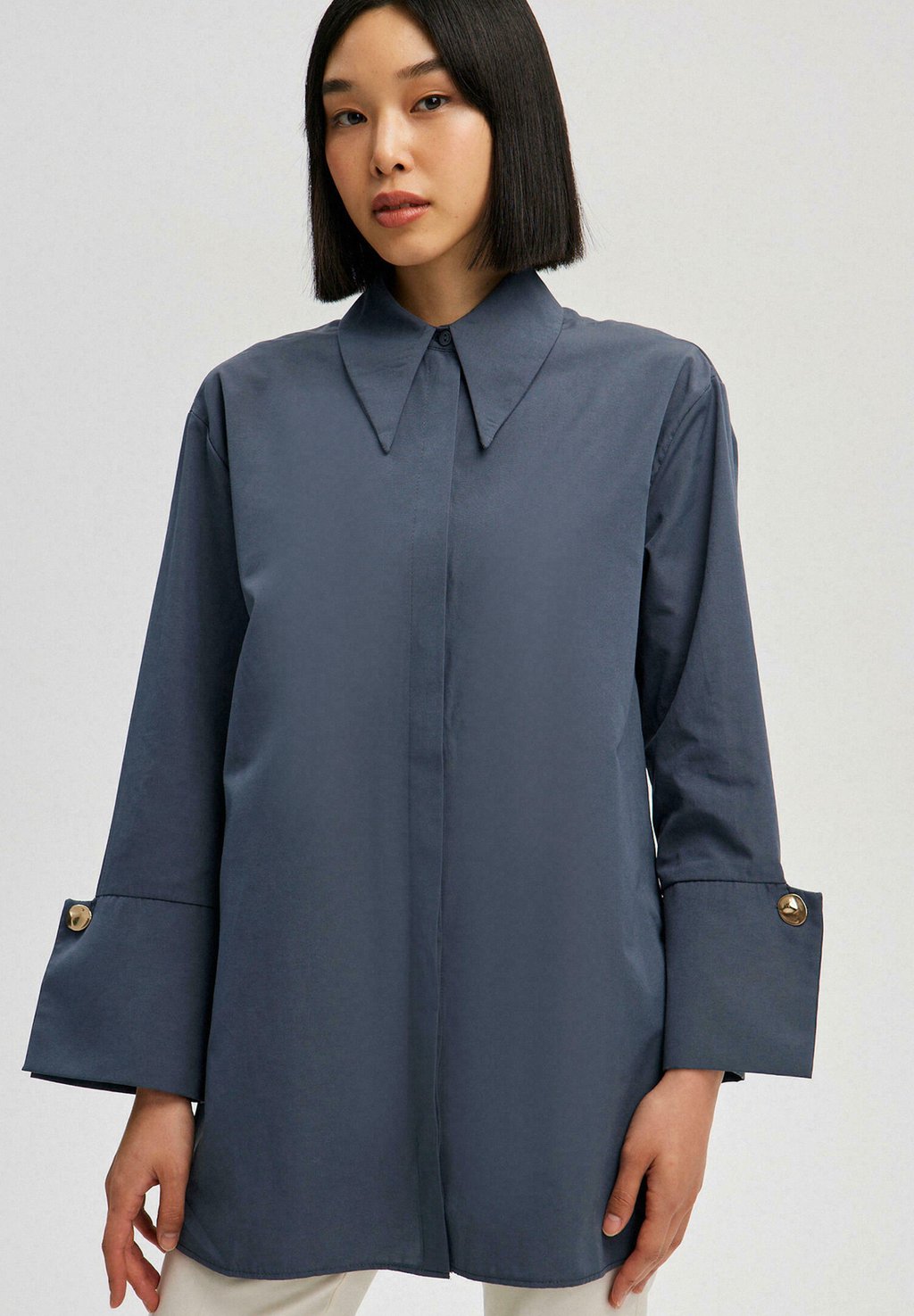 Блузка на пуговицах WITH WIDEE CUFF Touché Privé, антрацит
Блузка на пуговицах WITH WIDEE CUFF Touché Privé, антрацит