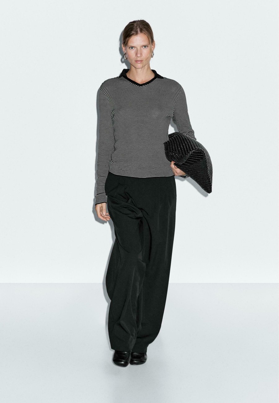 Джемпер Massimo Dutti STRIPED LONG SLEEVE, Black
Джемпер Massimo Dutti STRIPED LONG SLEEVE, Black