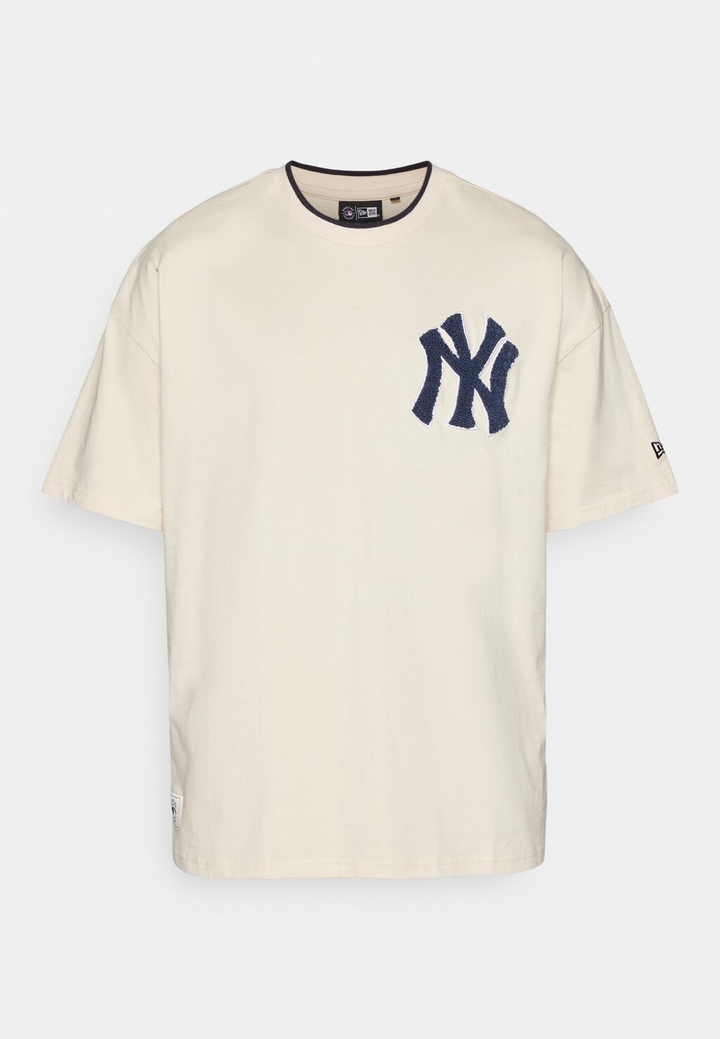 Принт на футболке MLB NEW YORK YANKEES WORLD SERIES DROP SHOULDER TEE New Era, цвет Stone/Dark Blue
Принт на футболке MLB NEW YORK YANKEES WORLD SERIES DROP SHOULDER TEE New Era, цвет Stone/Dark Blue