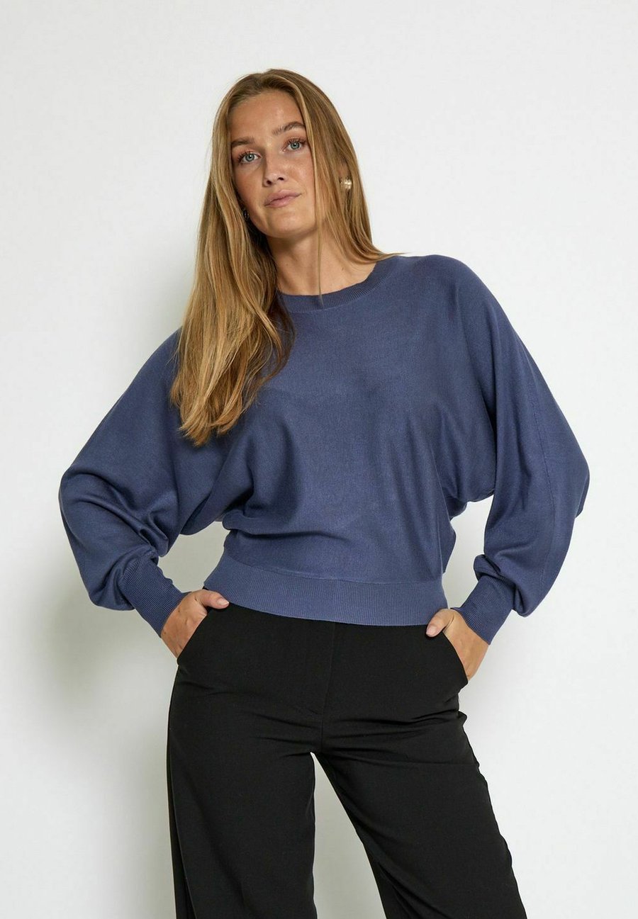 Джемпер Minus PULLOVER, Nightshadow/Dark Blue
Джемпер Minus PULLOVER, Nightshadow/Dark Blue