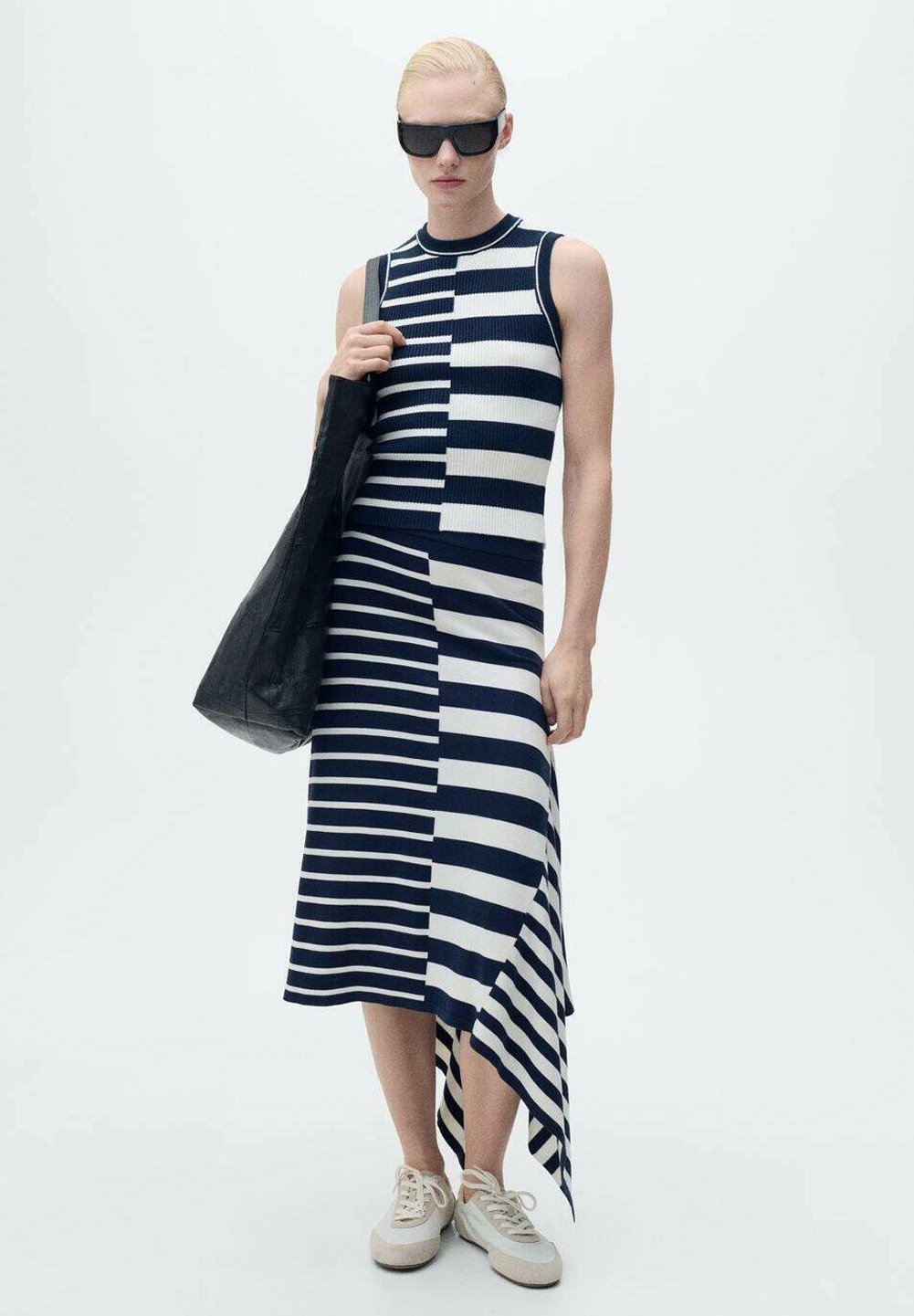 Юбка макси ZUNGA Mango, темно-синий
Юбка макси ZUNGA Mango, темно-синий