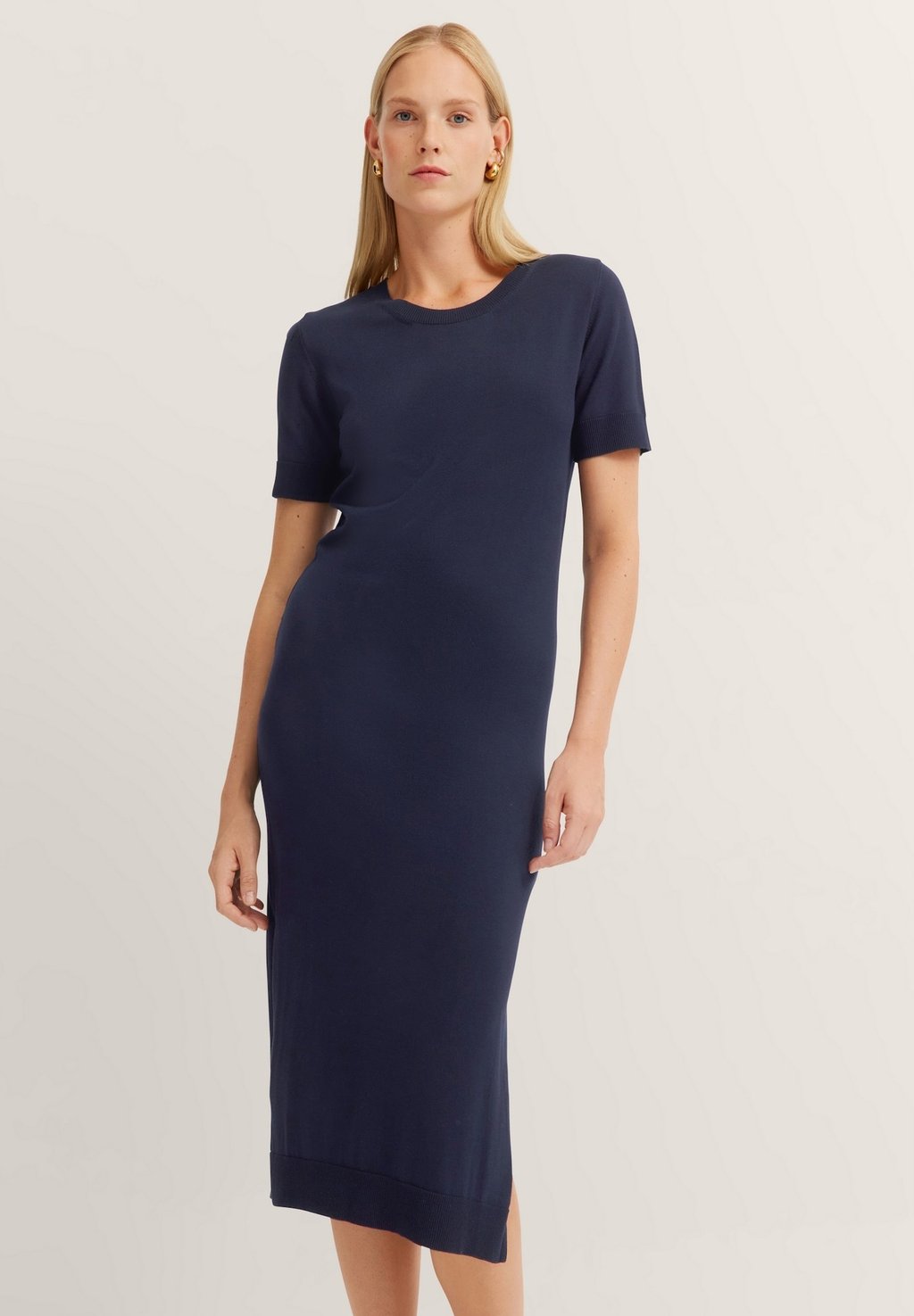 Платье-джемпер MIT SEITENSCHLITZEN bugatti, темно-синий
Платье-джемпер MIT SEITENSCHLITZEN bugatti, темно-синий