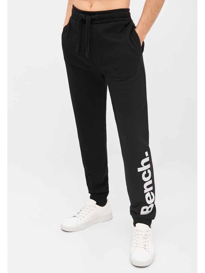 Bench Черные спортивные штаны «Stanley Spots»
Bench Черные спортивные штаны «Stanley Spots»