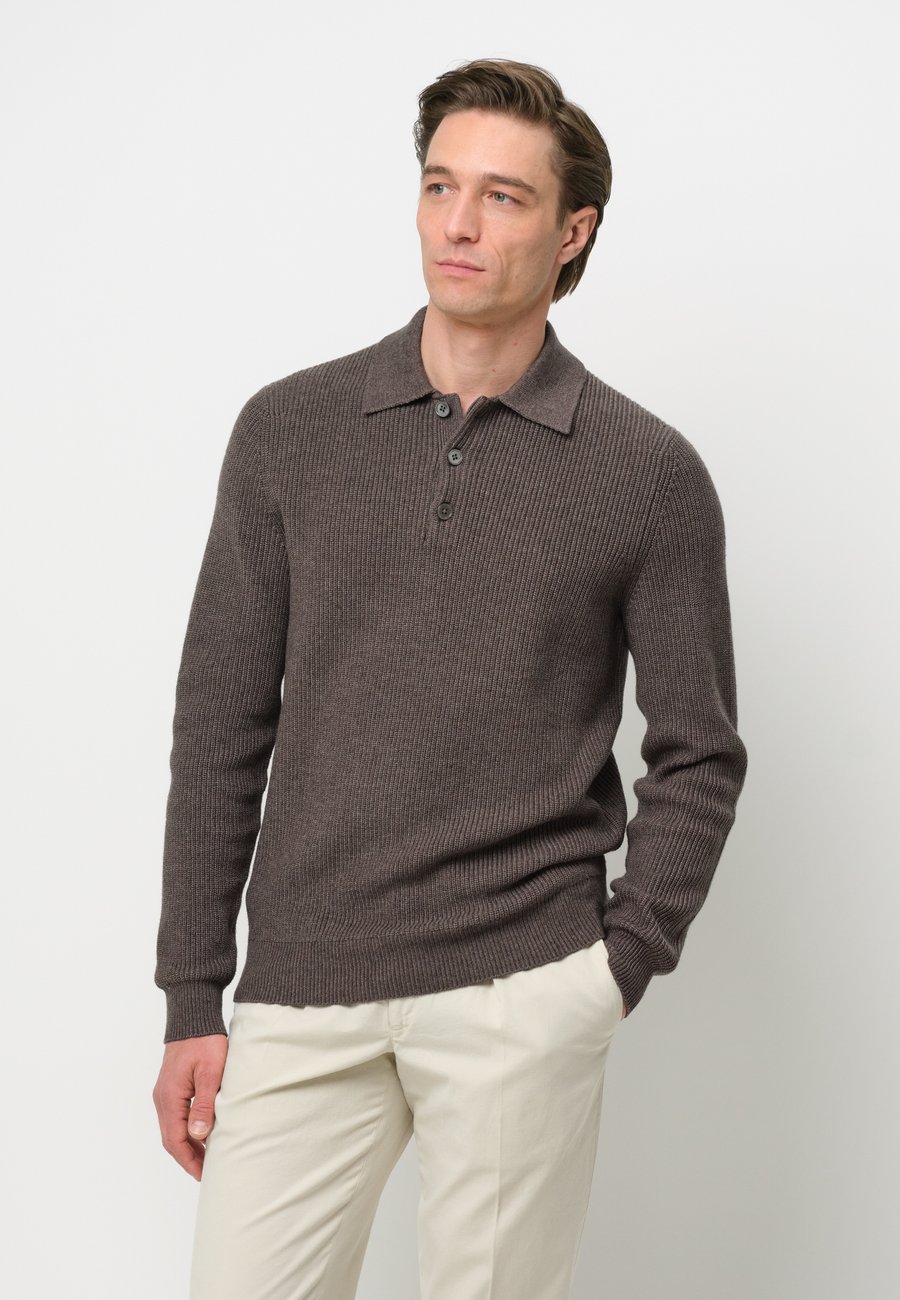 Поло PROFUOMO LONG SLEEVE, Brown, Коричневый, Поло PROFUOMO LONG SLEEVE, Brown
Поло PROFUOMO LONG SLEEVE, Brown, Коричневый, Поло PROFUOMO LONG SLEEVE, Brown