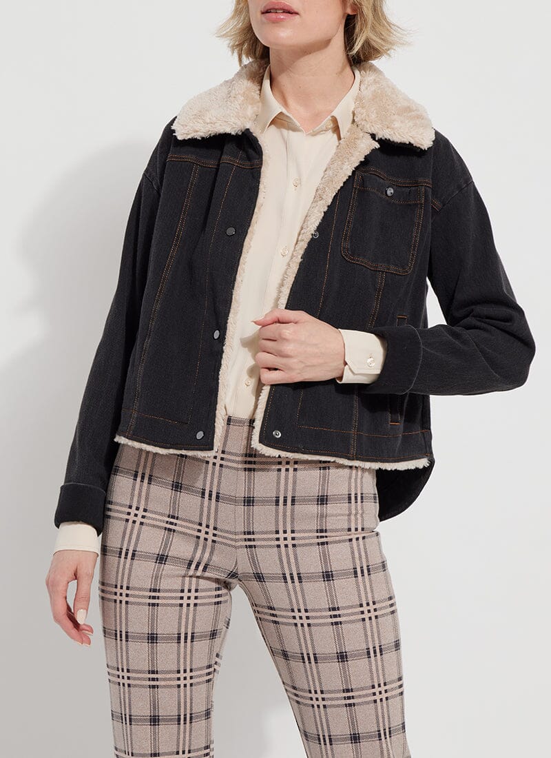 Джинсовая куртка Andi с отделкой из шерпы Lyssé New York, цвет midtown black
Джинсовая куртка Andi с отделкой из шерпы Lyssé New York, цвет midtown black