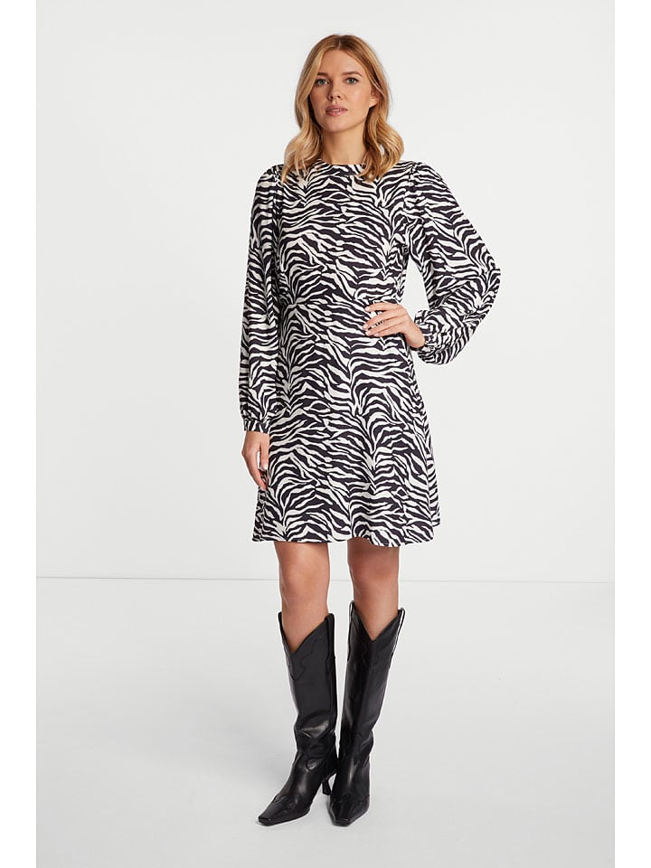 Короткое платье Rich & Royal, черный/белый
Короткое платье Rich & Royal, черный/белый