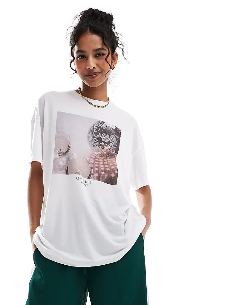 Свободный топ с принтом в виде диско-шара белого цвета ONLY
Свободный топ с принтом в виде диско-шара белого цвета ONLY