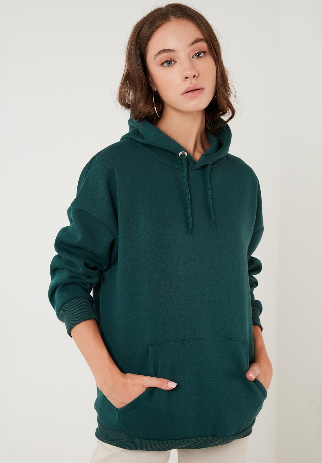 Толстовка с капюшоном LELA, темно-зеленый
Толстовка с капюшоном LELA, темно-зеленый