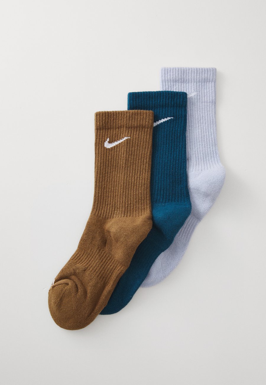 Носки Nike Performance EVERYDAY PLUS CUSH CREW UNISEX 3 PACK, Ghost(W)/Blueforce(W)/Mosswoodbrown(W)/Light Blue
Носки Nike Performance EVERYDAY PLUS CUSH CREW UNISEX 3 PACK, Ghost(W)/Blueforce(W)/Mosswoodbrown(W)/Light Blue