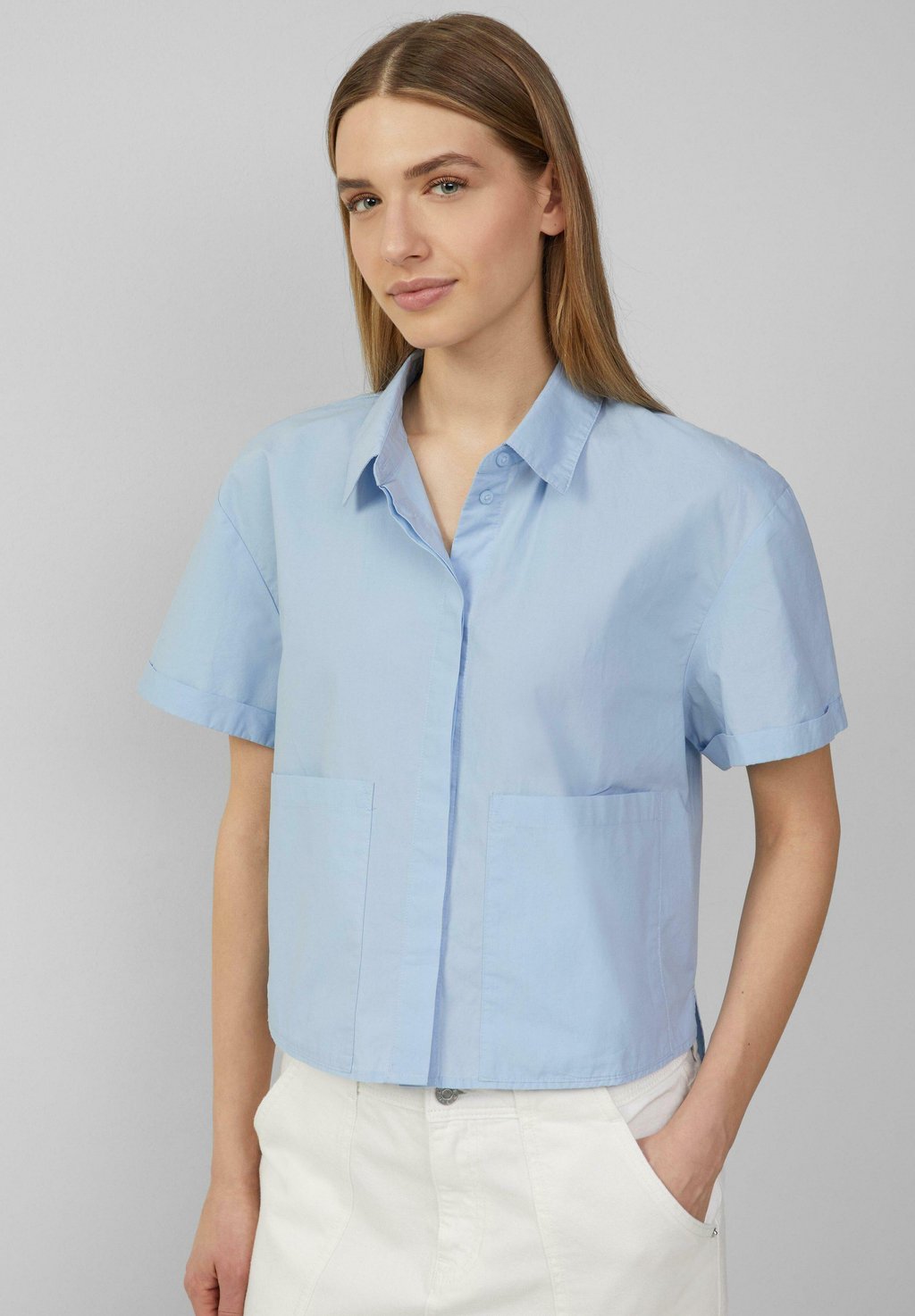 Блузка на пуговицах VERKÜRZTE IM MIT AUFGESETZTEN TASCHEN s.Oliver, светло-голубой
Блузка на пуговицах VERKÜRZTE IM MIT AUFGESETZTEN TASCHEN s.Oliver, светло-голубой