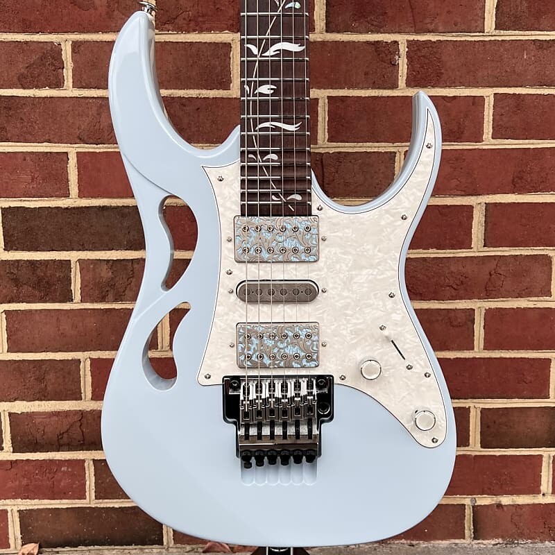 Электрогитара Ibanez PIA3761CBLP, Steve Vai PIA, Blue Powder, Rosewood Fretboard, Hardshell Case
Электрогитара Ibanez PIA3761CBLP, Steve Vai PIA, Blue Powder, Rosewood Fretboard, Hardshell Case