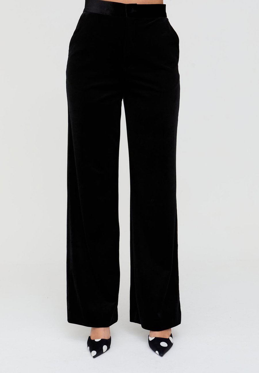 Брюки Lily & Lionel LANGE VALERIE STRAIGHT LEG, Black
Брюки Lily & Lionel LANGE VALERIE STRAIGHT LEG, Black