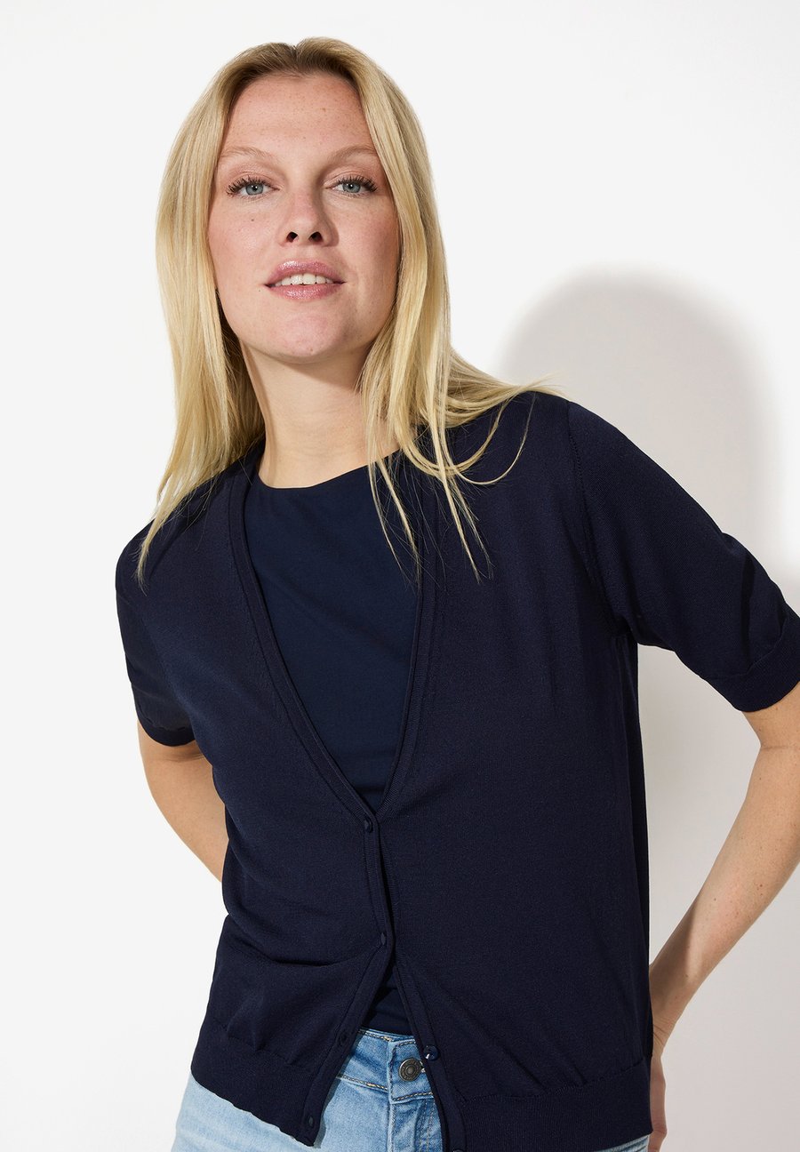 Кардиган More & More Cardigan, Ink Blue/Blue
Кардиган More & More Cardigan, Ink Blue/Blue