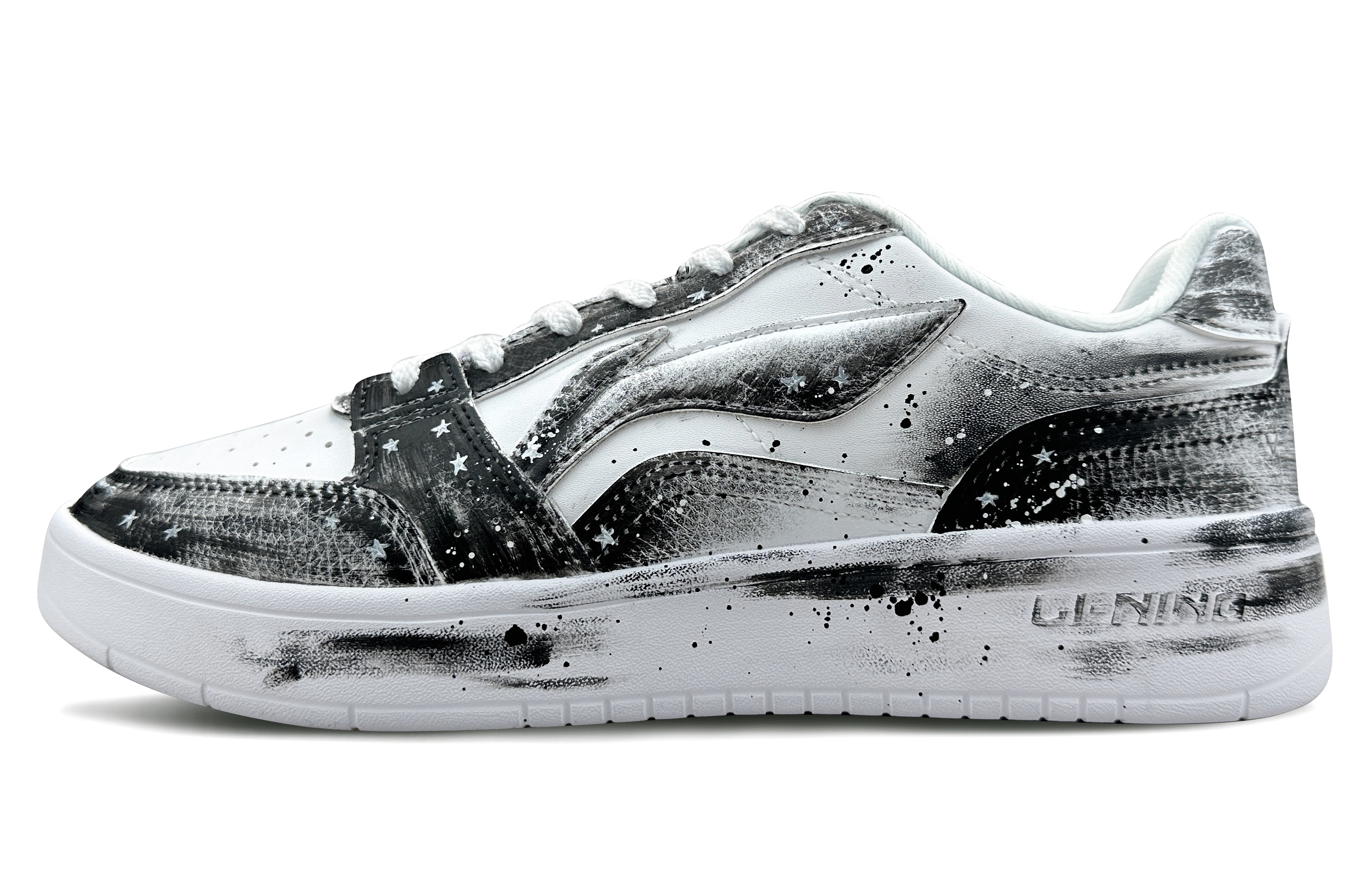 LINING Кроссовки для скейтбординга Yuanbao V2 Apocalypse Sea Mist с противоскользящей амортизацией, низкие, элегантные, черные
LINING Кроссовки для скейтбординга Yuanbao V2 Apocalypse Sea Mist с противоскользящей амортизацией, низкие, элегантные, черные