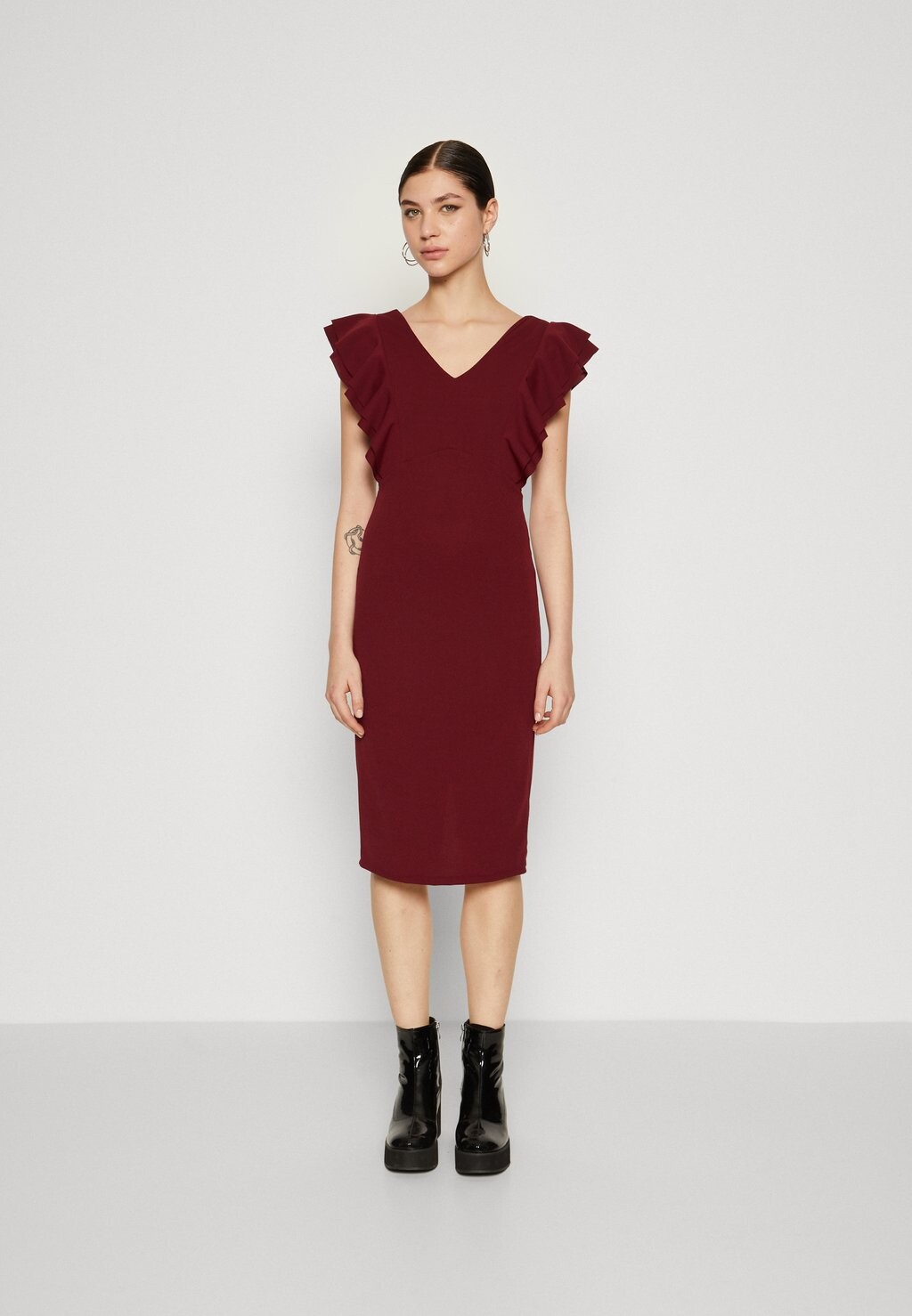 Коктейльное/праздничное платье ALESSIA FRILL SLEEVE MIDI DRESS WAL G., цвет wine
Коктейльное/праздничное платье ALESSIA FRILL SLEEVE MIDI DRESS WAL G., цвет wine