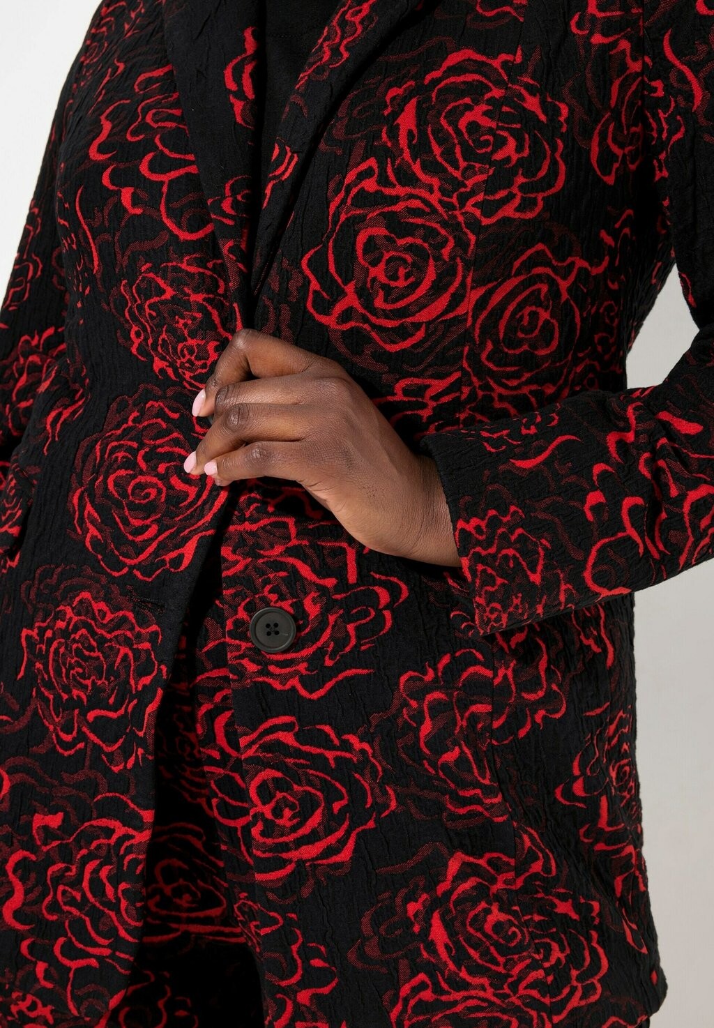 Блейзер FLORAL JACQUARD Ulla Popken, красный
Блейзер FLORAL JACQUARD Ulla Popken, красный