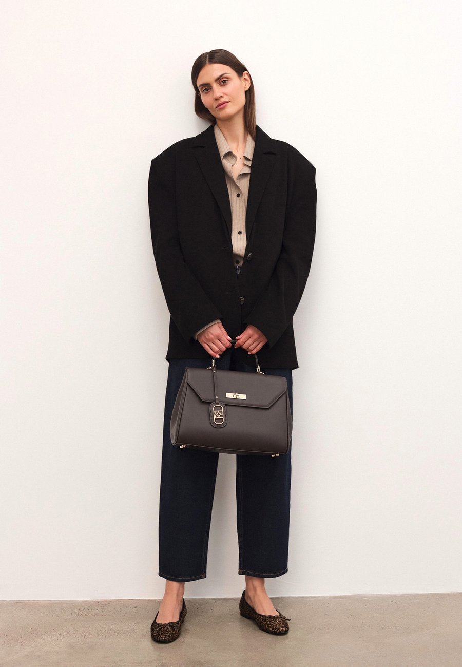 Сумка кросс-боди Kazar INEZ, Brown
Сумка кросс-боди Kazar INEZ, Brown