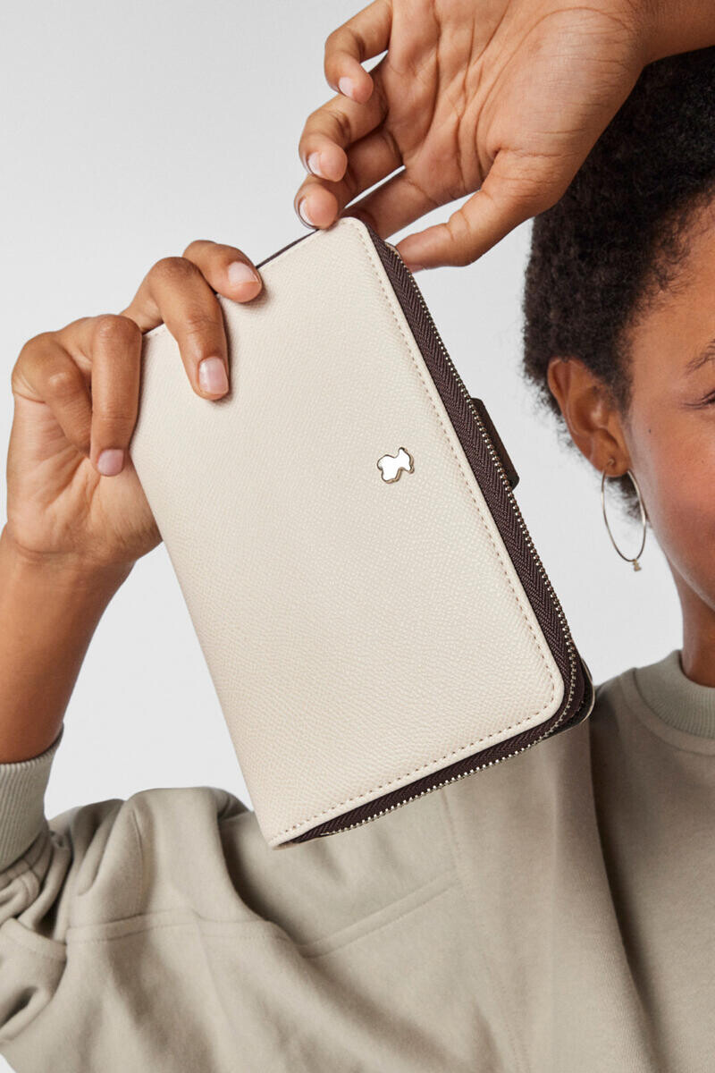 Бежевый кошелек New Dubai из сафьяновой кожи Tous, бежевый
Бежевый кошелек New Dubai из сафьяновой кожи Tous, бежевый