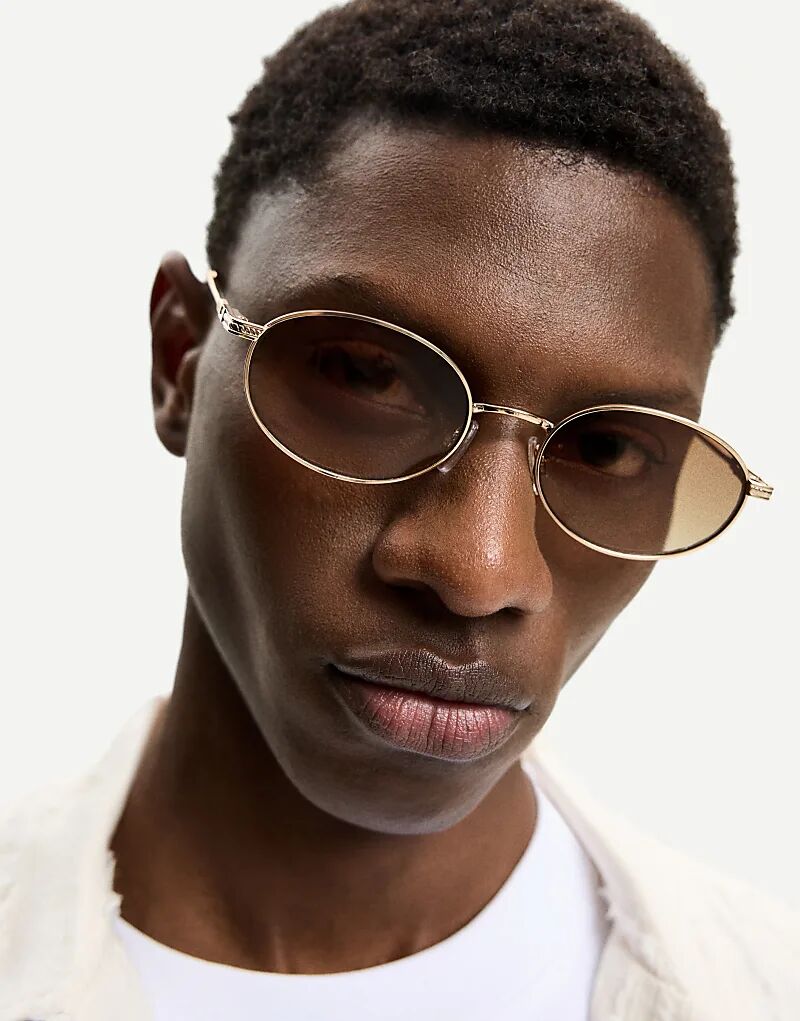 Солнцезащитные очки Bershka с металлическим покрытием бежевого цвета
Солнцезащитные очки Bershka с металлическим покрытием бежевого цвета