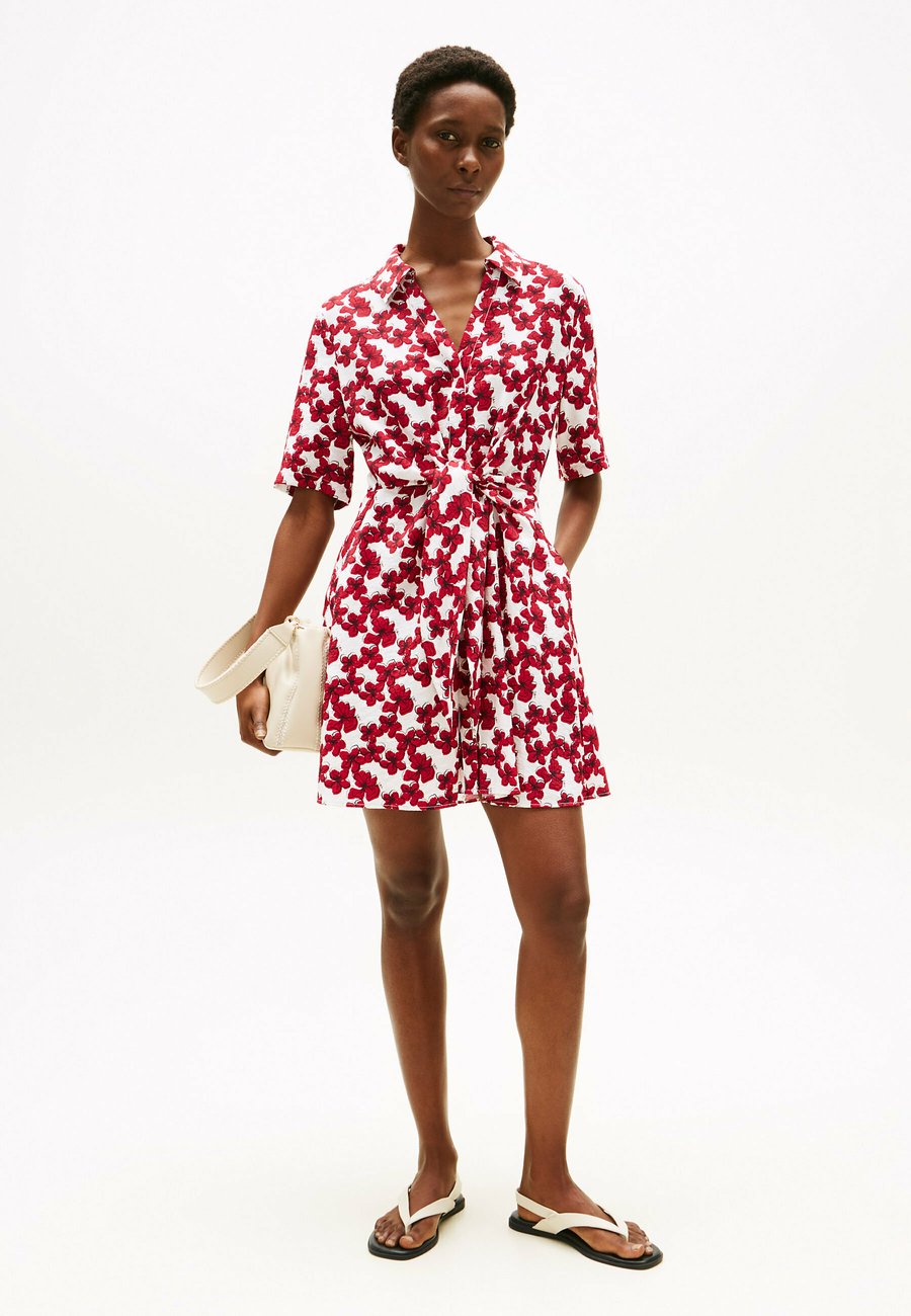 Платье Tommy Hilfiger Shirt dress, Hibiscus Lines Med Red/Red
Платье Tommy Hilfiger Shirt dress, Hibiscus Lines Med Red/Red