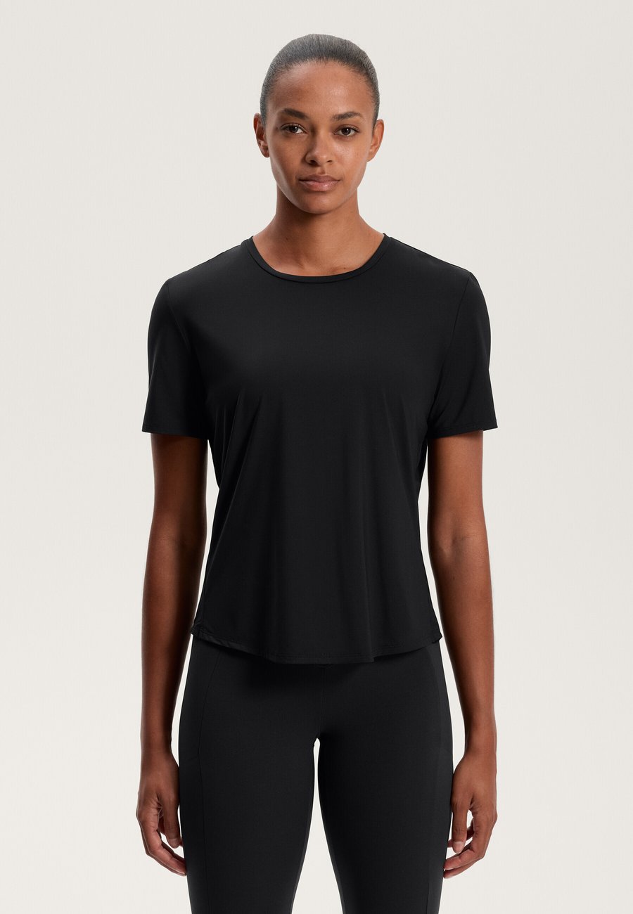 Футболка OYSHO SHORT-SLEEVED TECHNICAL, Black
Футболка OYSHO SHORT-SLEEVED TECHNICAL, Black
