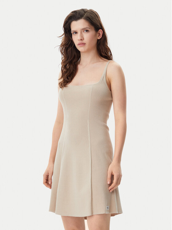 Платье облегающего кроя для повседневной носки J20J225269 Calvin Klein Jeans, бежевый
Платье облегающего кроя для повседневной носки J20J225269 Calvin Klein Jeans, бежевый