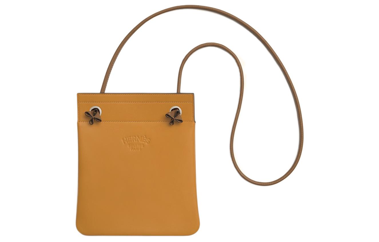 Кожаная мини-сумка через плечо HERMES, box included
Кожаная мини-сумка через плечо HERMES, box included