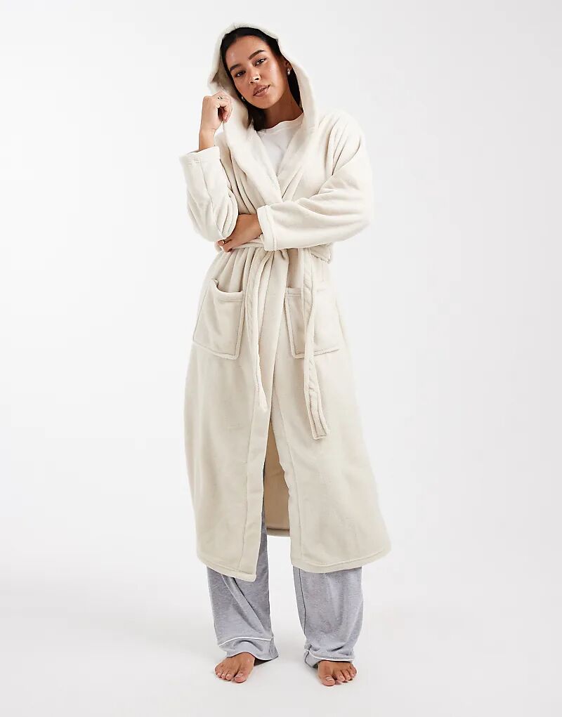 Длинный пушистый халат Brave Soul кремового цвета
Длинный пушистый халат Brave Soul кремового цвета