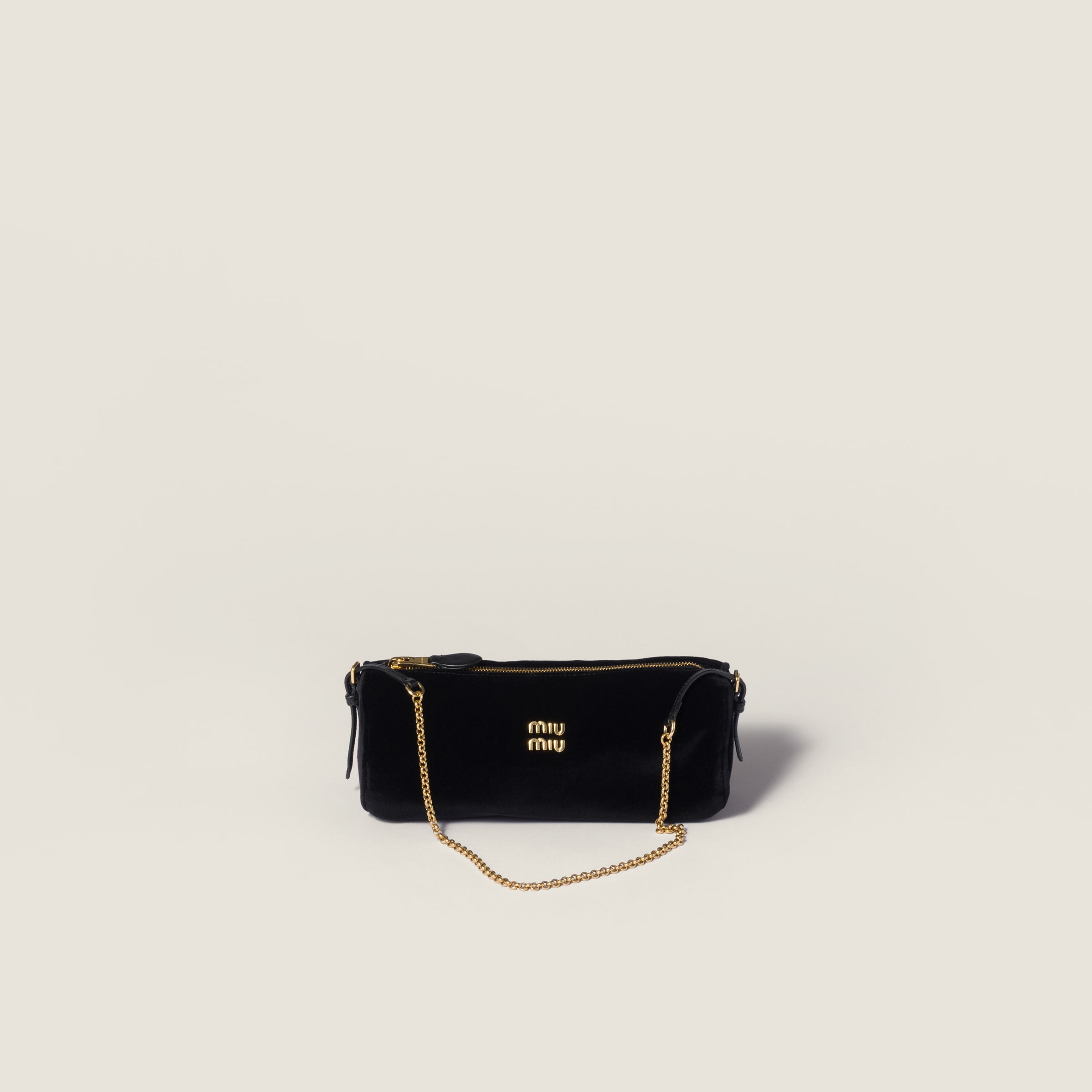 Бархатный мешочек MIU MIU, черный
Бархатный мешочек MIU MIU, черный