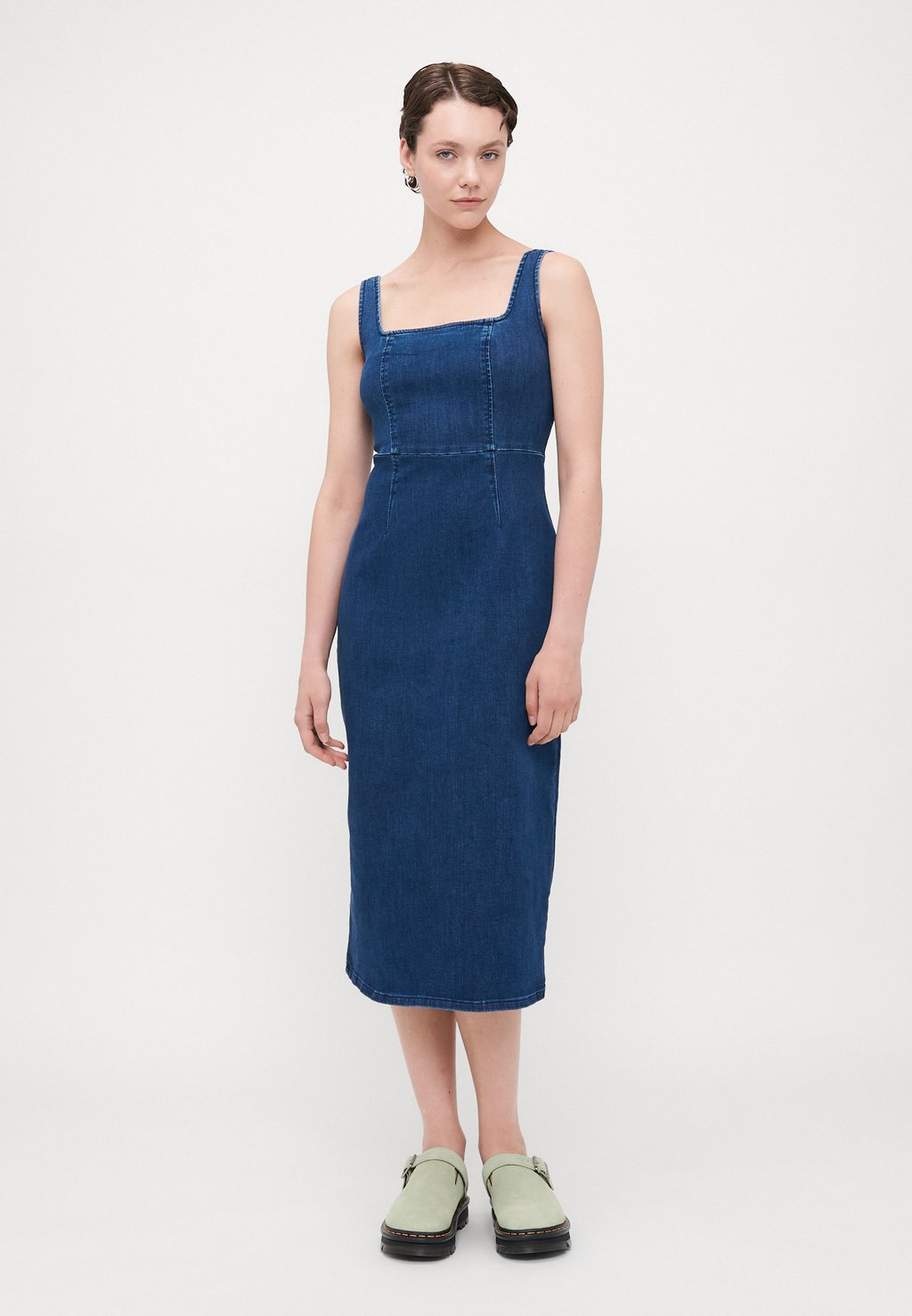 Джинсовое платье BODYCON MIDI NILES Gap Tall, синий
Джинсовое платье BODYCON MIDI NILES Gap Tall, синий