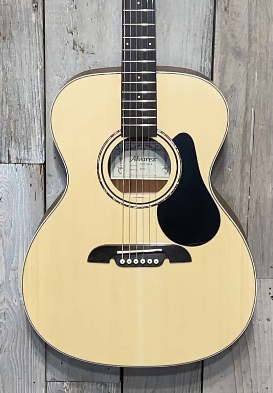 Акустическая гитара Alvarez RF26 Regent OM/Folk Acoustic Natural Complete with Killer Gig Bag & Guitar Wall Hanger !
Акустическая гитара Alvarez RF26 Regent OM/Folk Acoustic Natural Complete with Killer Gig Bag & Guitar Wall Hanger !