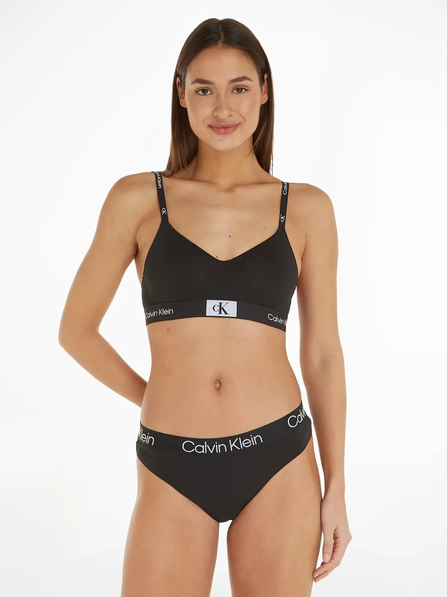 Бюстгальтер без косточек Calvin Klein Underwear с классическим поясом с логотипом CK, черный
Бюстгальтер без косточек Calvin Klein Underwear с классическим поясом с логотипом CK, черный