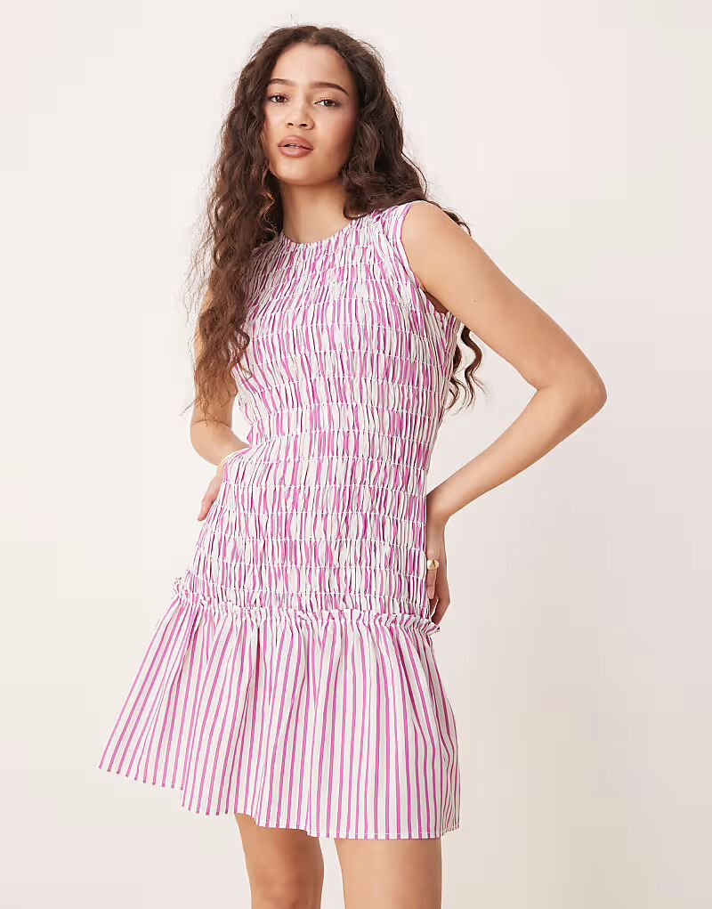 Гламурное мини-платье с заниженной талией и сборками в розовую полоску Glamorous
Гламурное мини-платье с заниженной талией и сборками в розовую полоску Glamorous