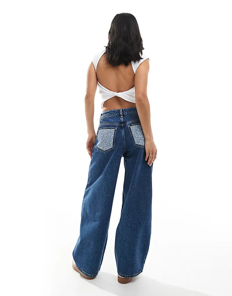 Джинсы Miss Selfridge Petite с цветочными заплатками, мешковатые, синего цвета
Джинсы Miss Selfridge Petite с цветочными заплатками, мешковатые, синего цвета