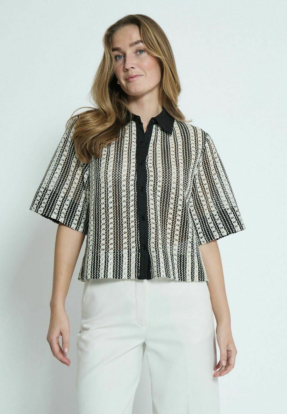 Блузка на пуговицах NILA Minus, черный
Блузка на пуговицах NILA Minus, черный