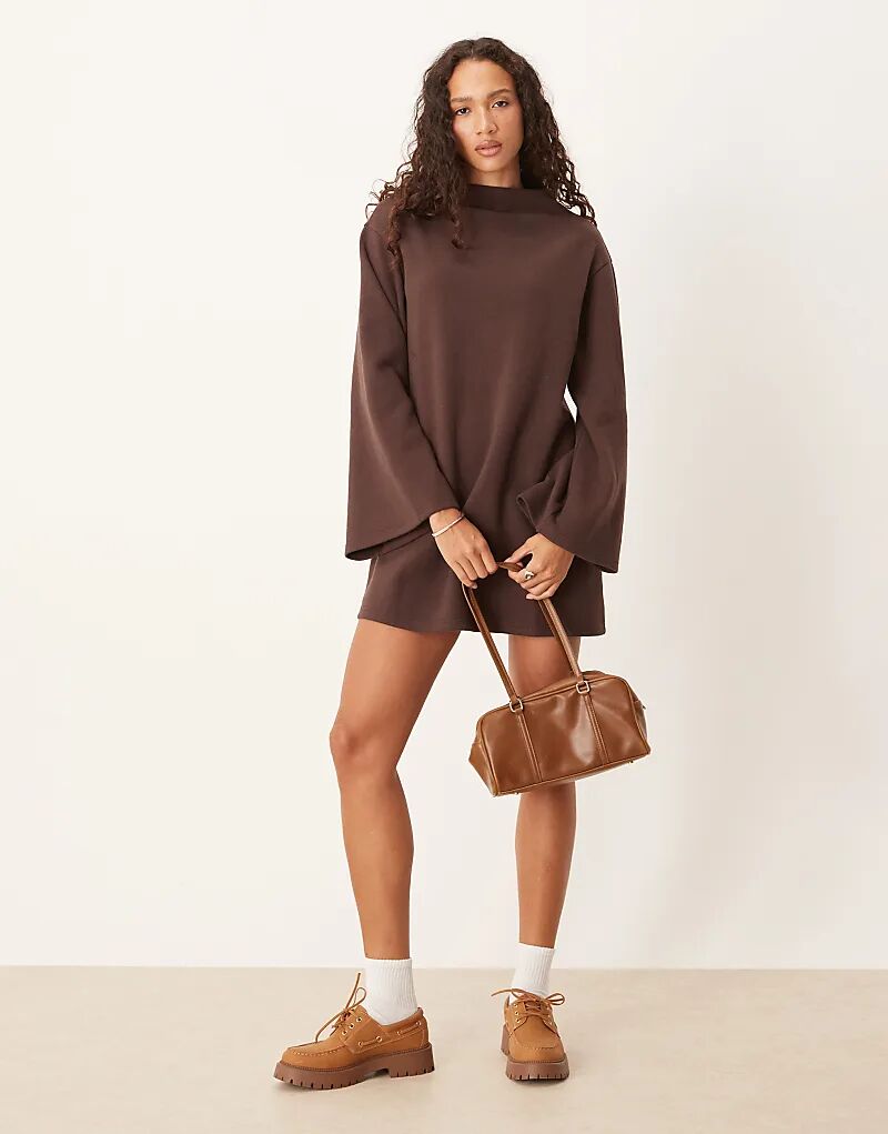 Супермягкое мини-платье шоколадного цвета с широкими рукавами от ASOS DESIGN
Супермягкое мини-платье шоколадного цвета с широкими рукавами от ASOS DESIGN
