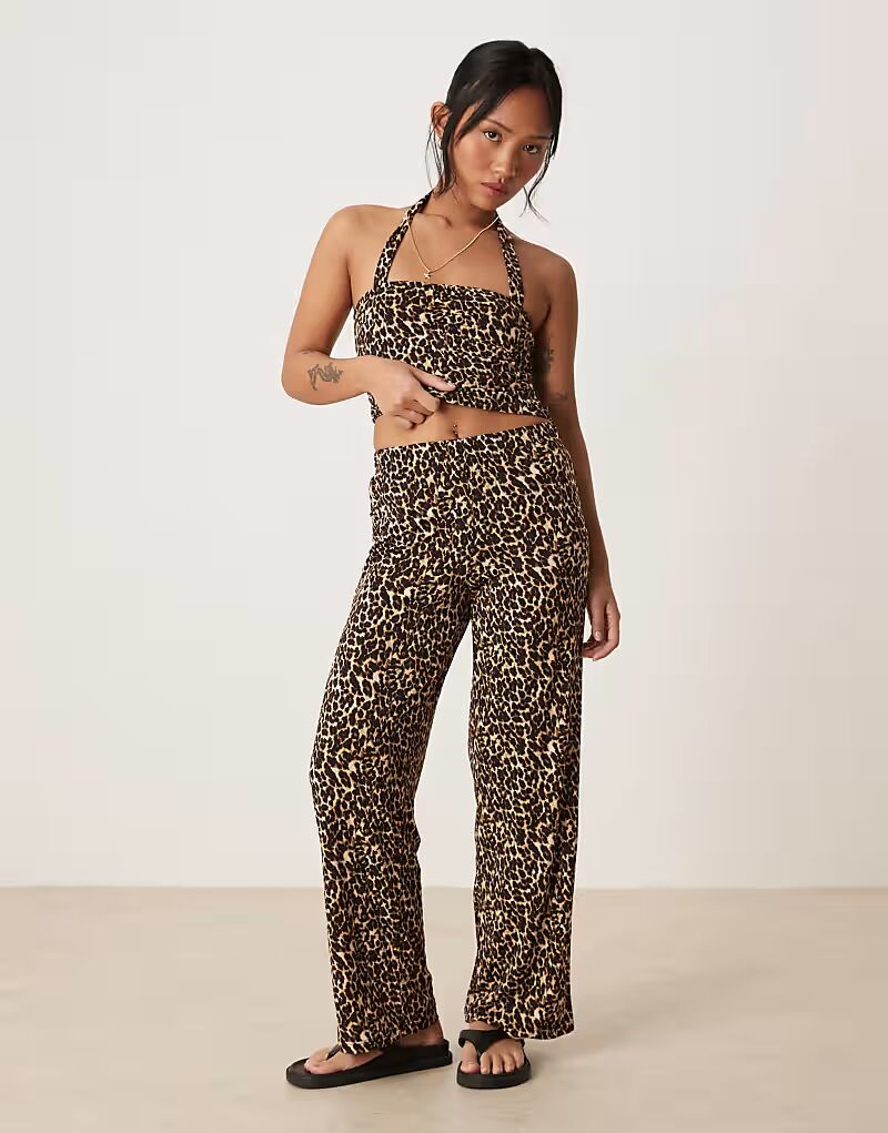 Обтягивающие брюки Vila Petite из джерси с леопардовым принтом
Обтягивающие брюки Vila Petite из джерси с леопардовым принтом