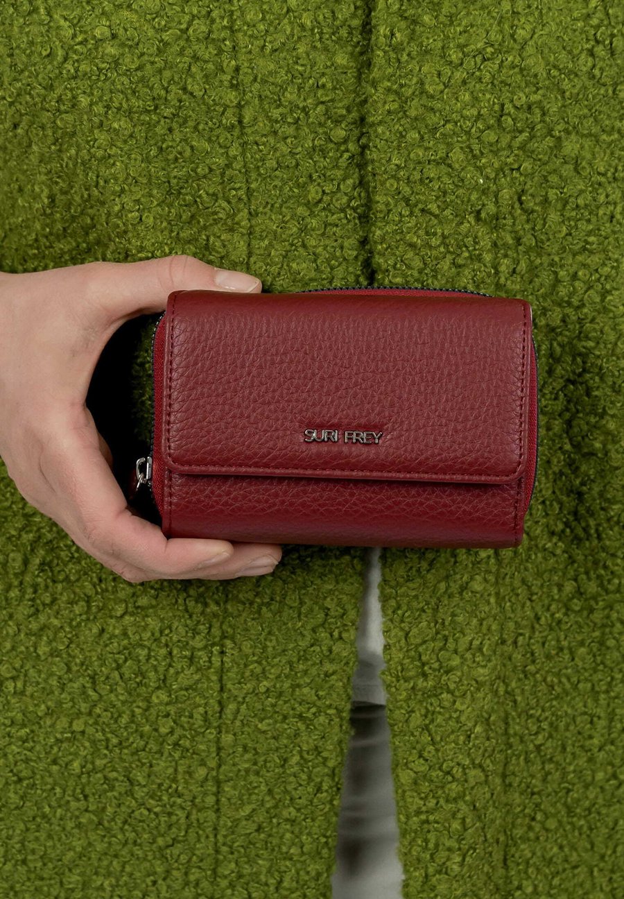 Кошелек SURI FREY TIFFY, Red /Red
Кошелек SURI FREY TIFFY, Red /Red