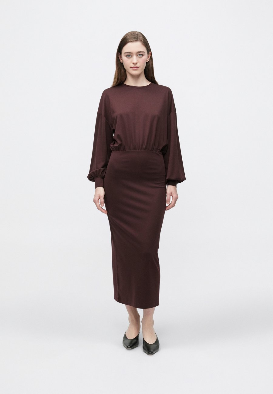 Платье DRYKORN VILIAN, Red/Bordeaux
Платье DRYKORN VILIAN, Red/Bordeaux
