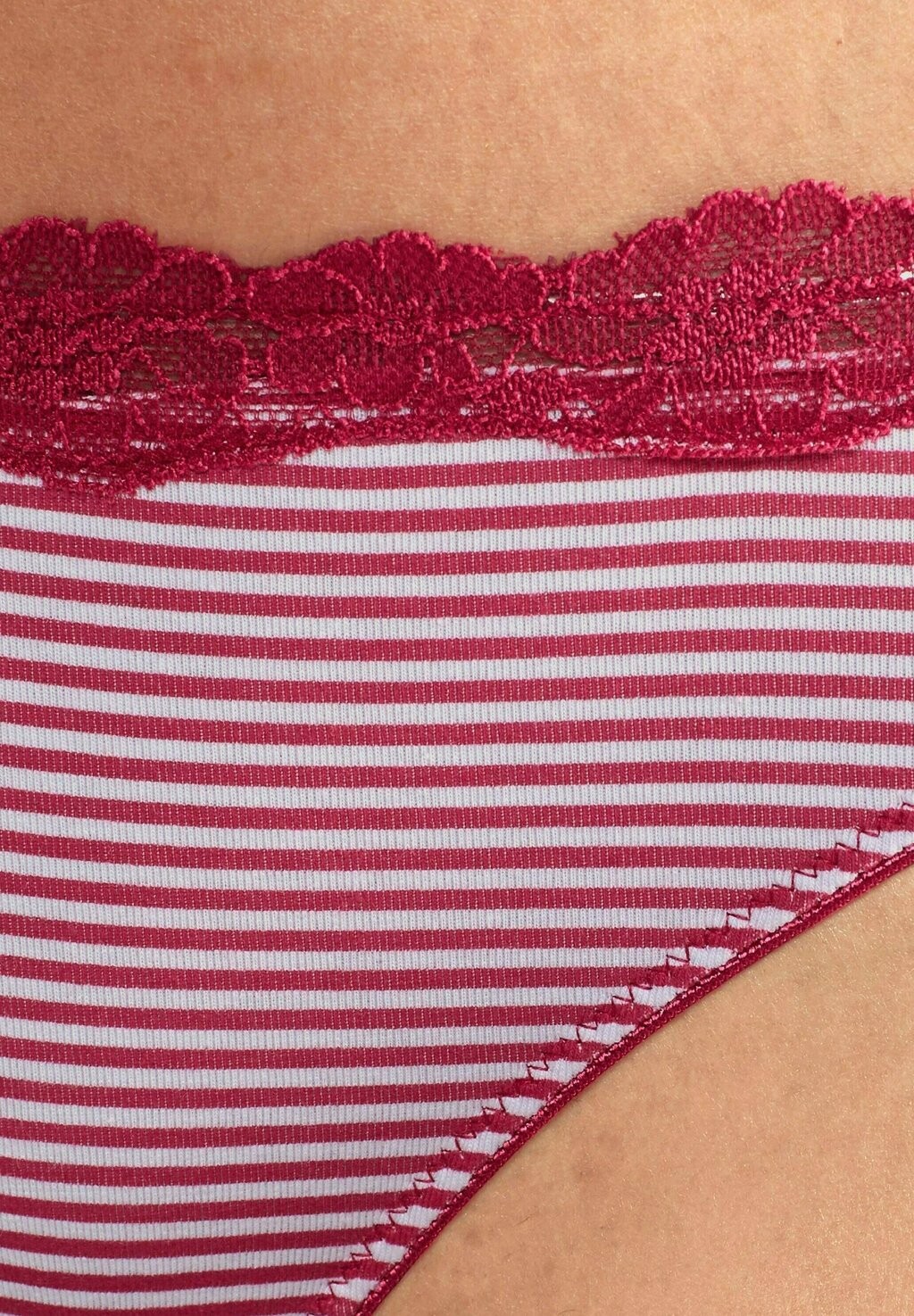 Стринги 3-PACK LASCANA, красный
Стринги 3-PACK LASCANA, красный