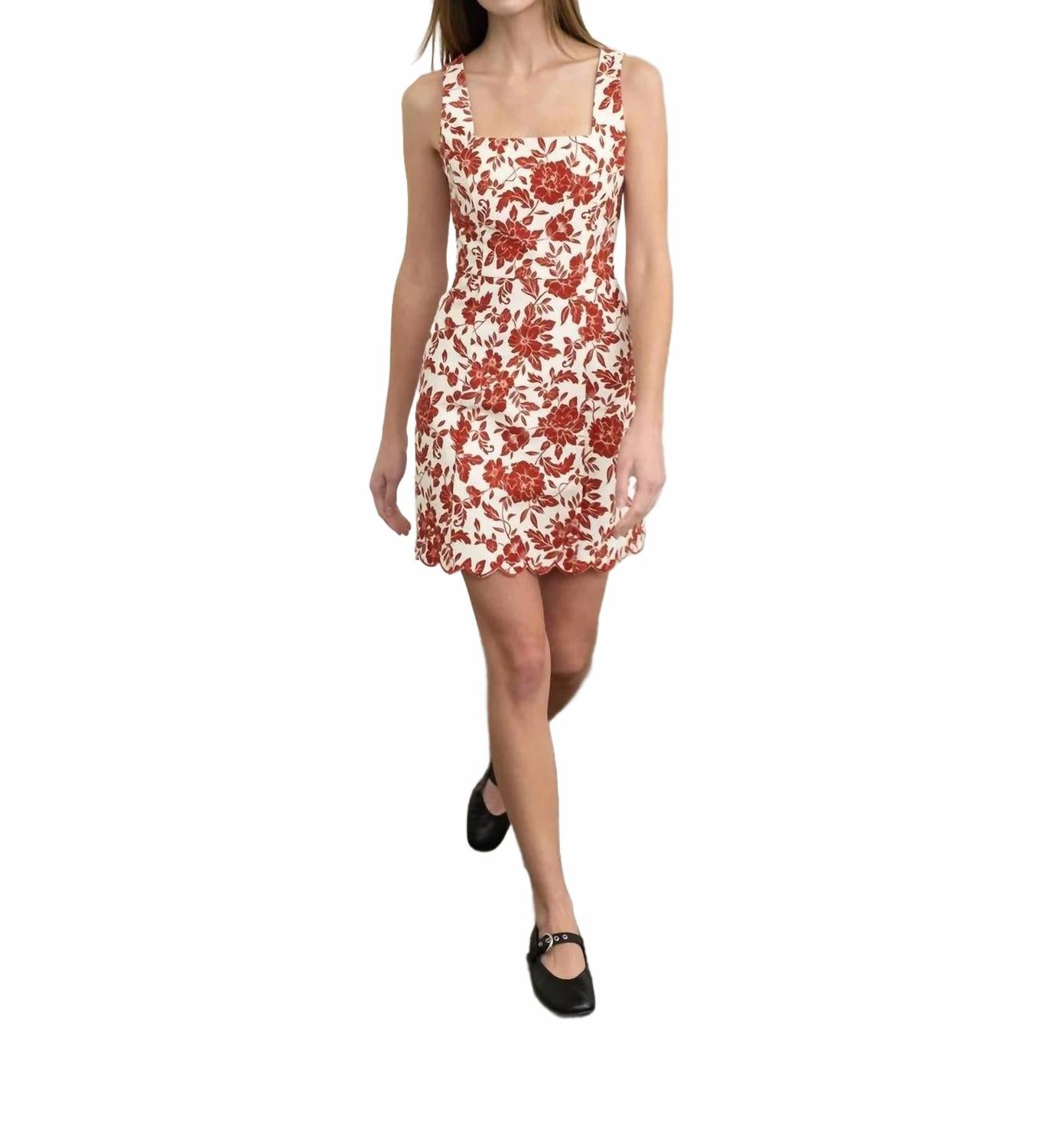 Мини-платье со шнуровкой, фестончатым подолом и цветочным принтом по всей длине, бордового цвета Moon River, Burgundy With Allover Floral Print
Мини-платье со шнуровкой, фестончатым подолом и цветочным принтом по всей длине, бордового цвета Moon River, Burgundy With Allover Floral Print