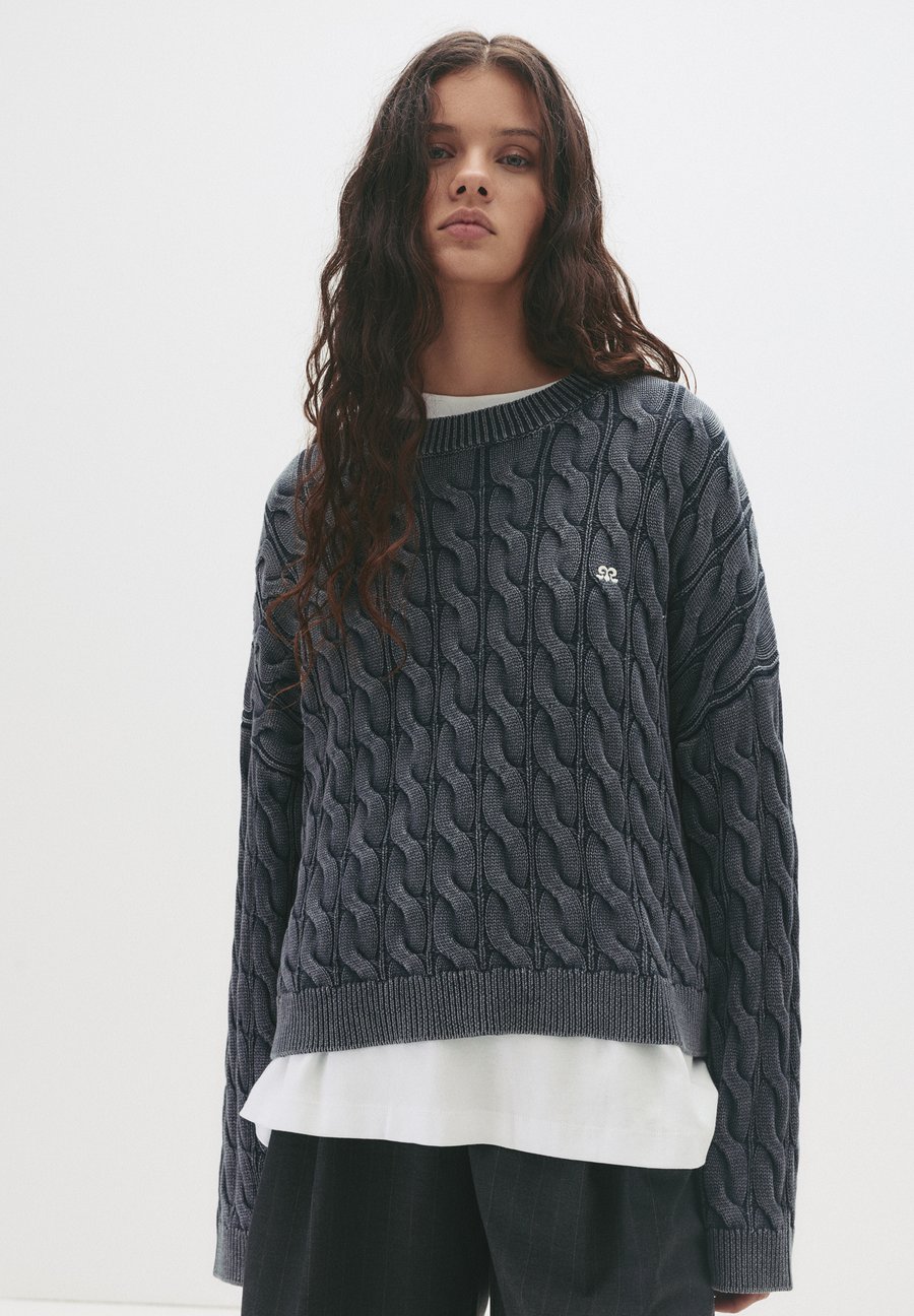 Джемпер PULL&BEAR FADED CABLE-KNIT, Blue Denim
Джемпер PULL&BEAR FADED CABLE-KNIT, Blue Denim