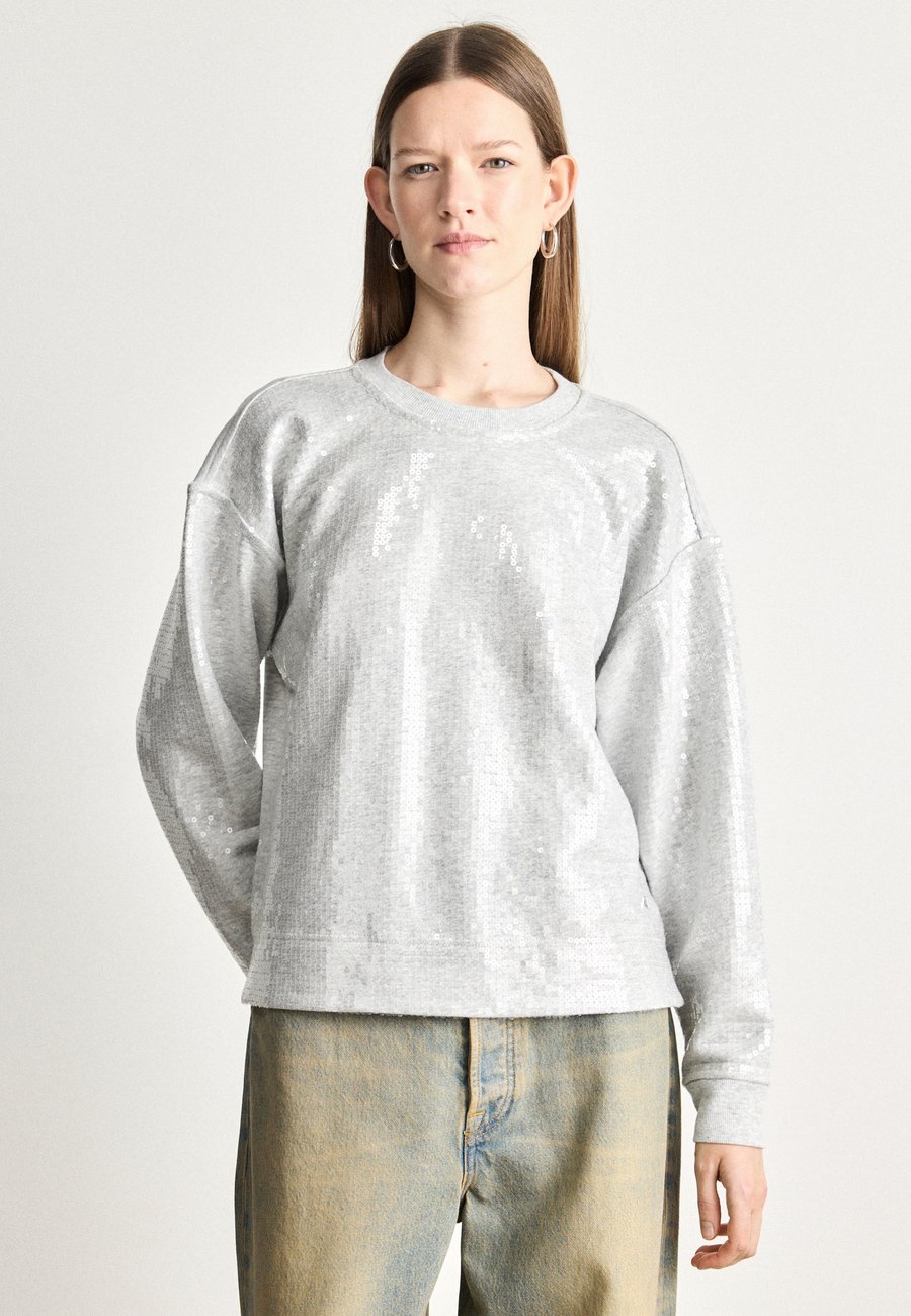 Толстовка DKNY SEQUINS LONG SLEEVE, Sky Grey Heather/Grey, Серый, Толстовка DKNY SEQUINS LONG SLEEVE, Sky Grey Heather/Grey
Толстовка DKNY SEQUINS LONG SLEEVE, Sky Grey Heather/Grey, Серый, Толстовка DKNY SEQUINS LONG SLEEVE, Sky Grey Heather/Grey
