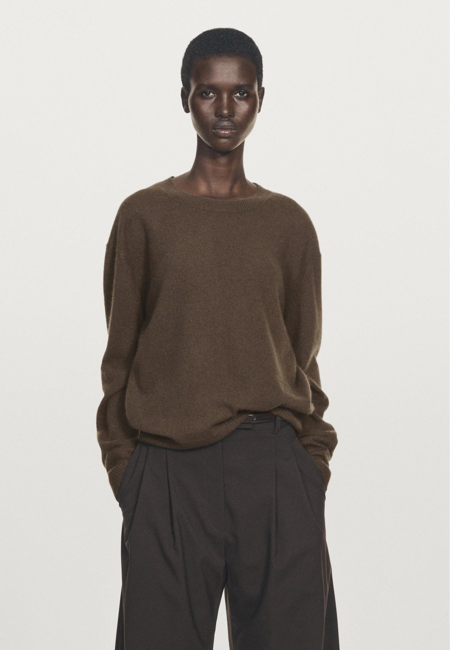 Джемпер Massimo Dutti CREW NECK CASHMERE WITH LONG SLEEVES, Dark Brown
Джемпер Massimo Dutti CREW NECK CASHMERE WITH LONG SLEEVES, Dark Brown