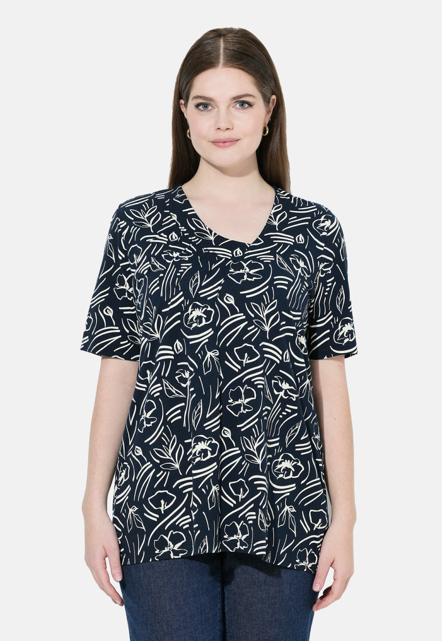 Футболка Ulla Popken SKETCHBOOK GARDEN SHORT SLEEVE , Marine/Dark Blue, Синий, Футболка Ulla Popken SKETCHBOOK GARDEN SHORT SLEEVE , Marine/Dark Blue
Футболка Ulla Popken SKETCHBOOK GARDEN SHORT SLEEVE , Marine/Dark Blue, Синий, Футболка Ulla Popken SKETCHBOOK GARDEN SHORT SLEEVE , Marine/Dark Blue